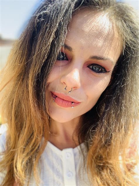 Feeling Cute But Am I Hot 32F R Amihot