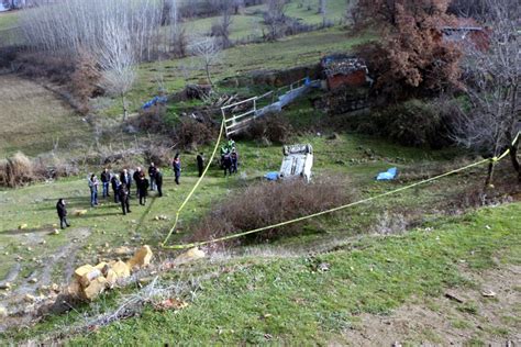 Tokatta hafif ticari araç menfeze düştü Ölü ve yaralılar var