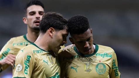 Estêvão leva Palmeiras à virada sobre o Cruzeiro e mantém vivo o sonho