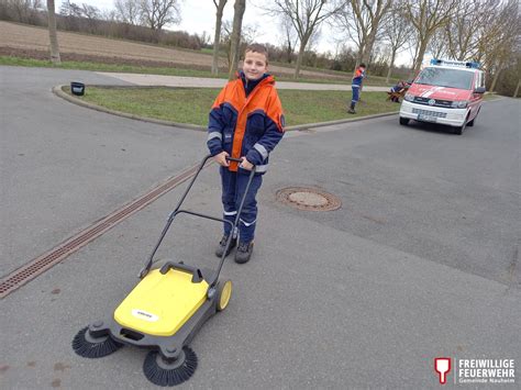 Weihnachtsbaumaktion 2023 Freiwillige Feuerwehr Nauheim