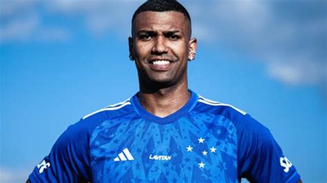 Cruzeiro Oficializa Chegada De Walace V Deo Que Destaca Qualidades