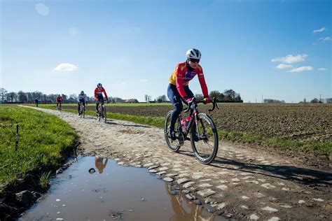 Cyclisme Paris Roubaix Des Flaques D Eau Et De La Boue Dans Les