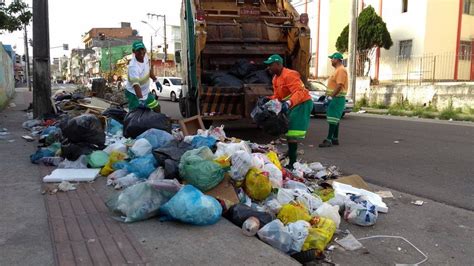 Comcap recolhe 637 toneladas de lixo em Florianópolis no 1º dia de