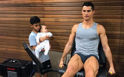 Cristiano Ronaldo D Os Parab Ns Ao Filho Mais Velho S Um Orgulho