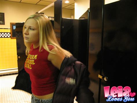 Leia Bends Over And Fingers Her Ass Porn Pictures XXX Photos Sex Images PICTOA