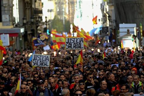 Multitudinaria Protesta De Polic As Y Guardias Civiles Para Equiparar