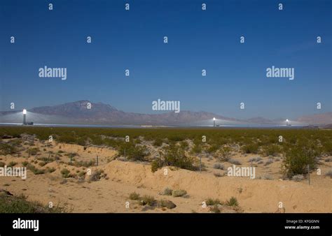 Ivanpah Solar Power Facility Stock Photo - Alamy