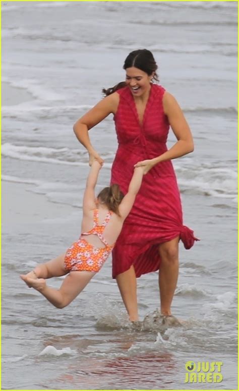 7 Sexy Mandy Moore Bikini Pics