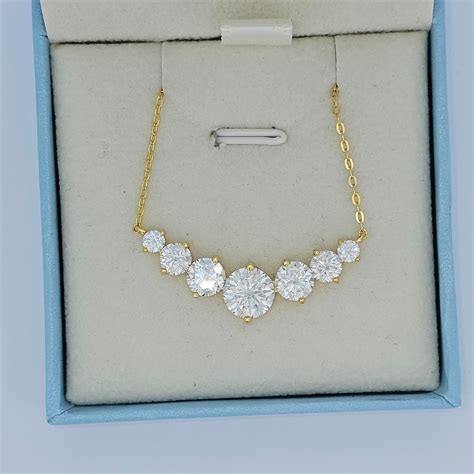 Why Do We Bling? The Psychology Behind Wearing Jewellery – Boujee Ice