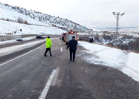 Kayganlaşan yolda kontrolden çıkan otomobil şarampole devrildi 6