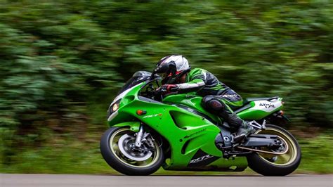 Kawasaki Ninja Zx 10r On Road Price Features Mileage And Specifications Branded Vehicle