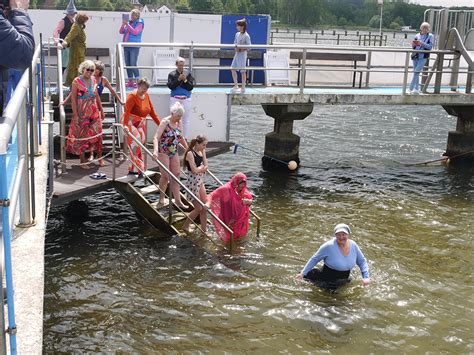 Mit Lustigem Anbaden Saison Er Ffnet Seebadeanstalt Heikendorf