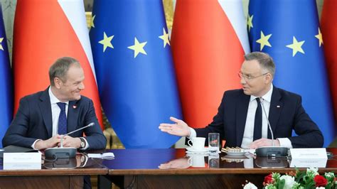 Andrzej Duda i Donald Tusk osobno lecą do USA Prezydent wykorzystuje