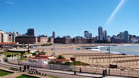 Un Paseo A Pie Por Una Mar Del Plata A La Que Hay Que Redescubrir