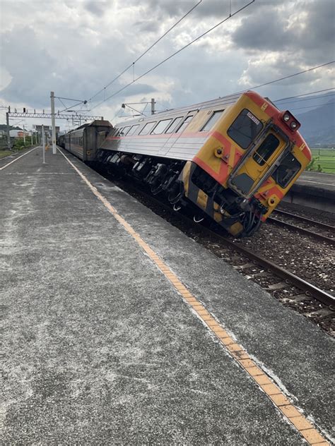 68強震台鐵出軌 花蓮東里站雨棚倒塌撞擊列車 生活 中時新聞網