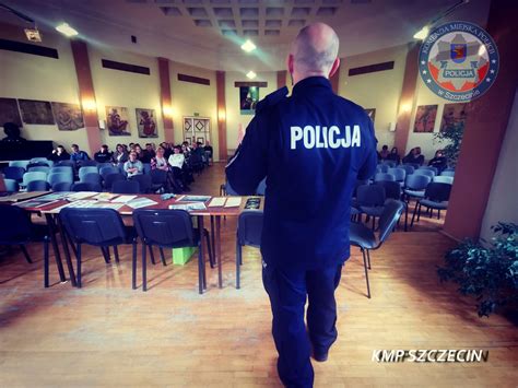 Promocja Zawodu Policjanta Uczniowie Klas Maturalnych Poznali