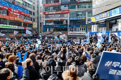 포토 인천 로데오거리 찾은 이재명 후보 이투데이