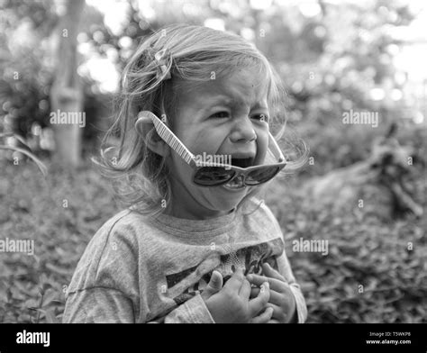 Little girl crying hi-res stock photography and images - Alamy