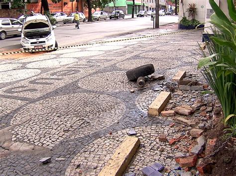 G1 Taxista perde controle de veículo e atinge fachada de loja em BH