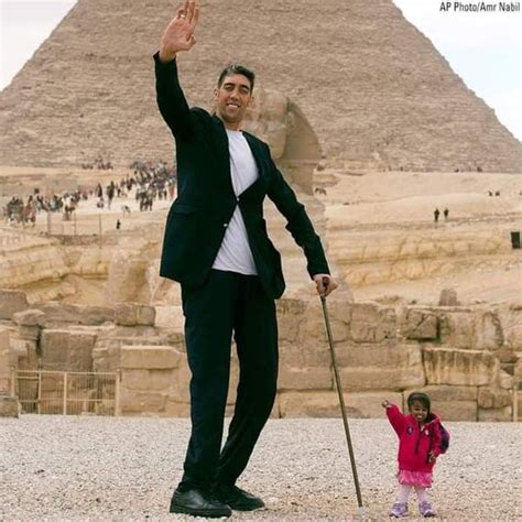 The World S Tallest Human Meets The World S Shortest Human In Egypt