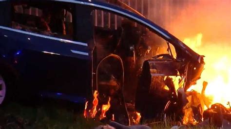 Tesla Model X Crashes Catches Fire Video