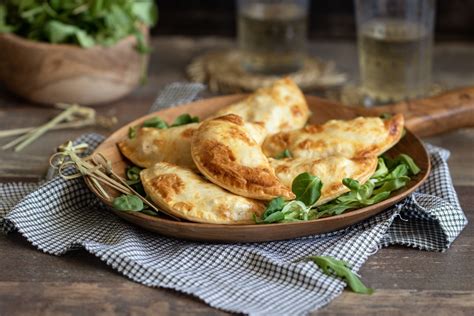 Recetas De Empanadillas Saladas Y Dulces Para Alegrar La Navidad