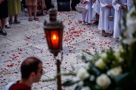 Znate li što se danas slavi i zašto Tijelovo uvijek pada na drugi datum