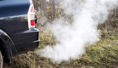 Humo blanco en el coche Cuáles son las causas