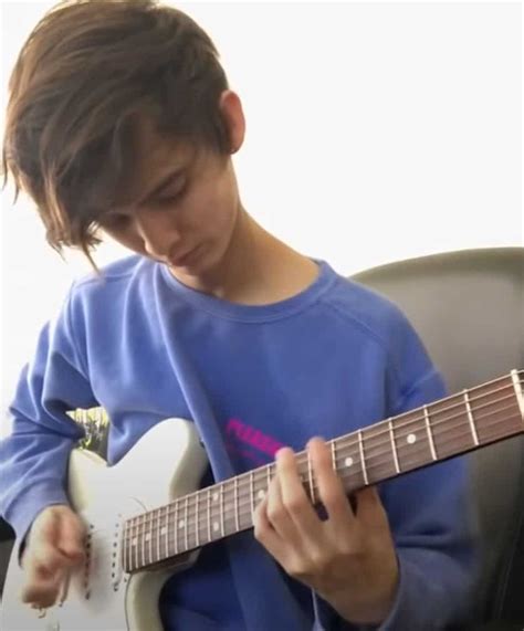 Tim Henson Guitars And Gear Complete List Of Guitars Amps Effects
