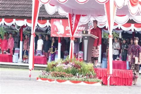 Upacara Dan Pawai Budaya Warnai Hut Kota Amlapura Ke Bali Express