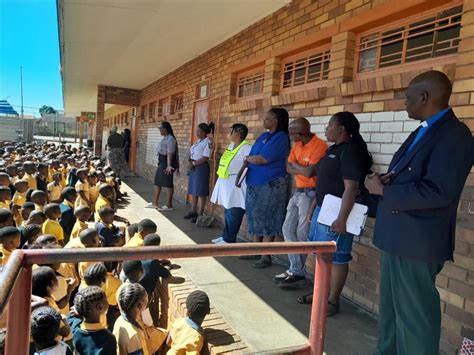 Police Take Part In School Readiness Campaign At Thembisa Schools