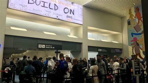 Largas Colas En Aeropuertos De Eeuu Por Un Fallo Informático En El Control De Pasaportes