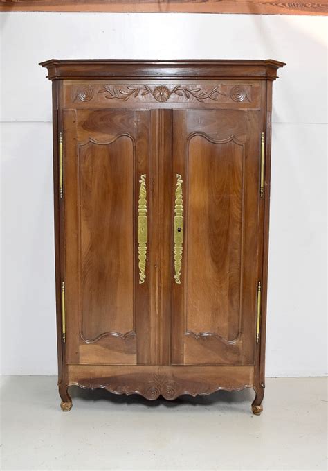 Armoire Ancienne Sculptee Le Specialiste Du Meuble Ancien