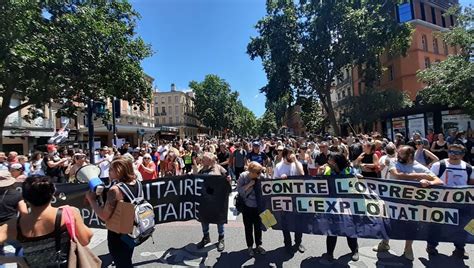 Malgré Linterdiction De Manifester Près De 4 000 Personnes Réunies à