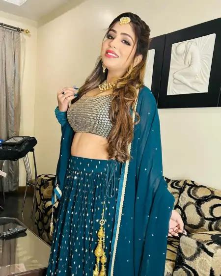 Aayusi Jaiswal Hot Pics And Photo In Saree