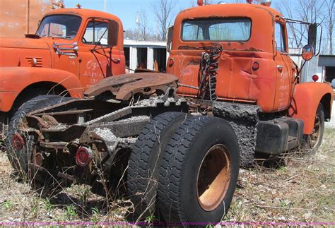 1963 International R190 Series R195 Semi Truck In Jefferson City Mo