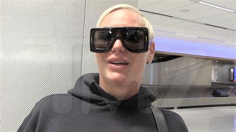 OnlyFans Porn Star Say Pamela Anderson Paris Hilton Trailblazed Before Ray J