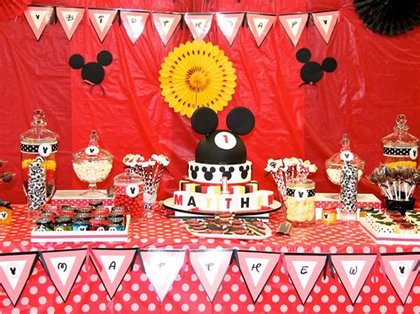 37 Adorable Mickey Mouse Birthday Party Ideas Table Decorating Ideas