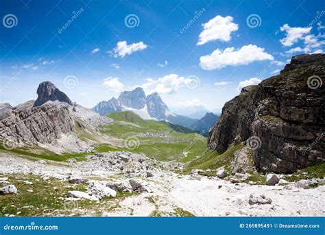 Paisaje De Rango Dolomita Vista De Montaje En Pelmo Imagen De Archivo