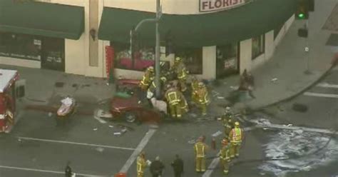 Deadly Pasadena Crash Sends Car Into Light Pole Cbs Los Angeles