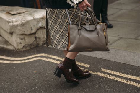 Siete Bolsos Maxi Para Llevar Todo Lo Que Necesitas A La Oficina Sin