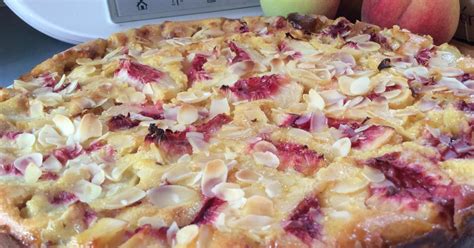 Clafoutis aux pêches et ou framboises et amandes par Jolynoise Une