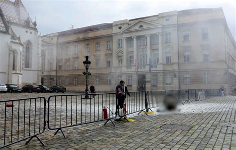 Umro čovjek koji se zapalio na Markovom trgu Dnevno hr