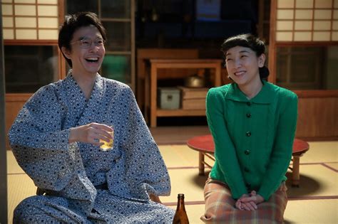 連続テレビ小説「まんぷく」第127話。ようやく鈴（松坂慶子）が萬平（長谷川博己）を認めてくれて、喜ぶ福子（安藤サクラ）と萬平（c）nhk