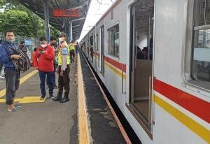 Gangguan Sinyal Di Jam Padat Krl Terlambat Hingga Setengah Jam