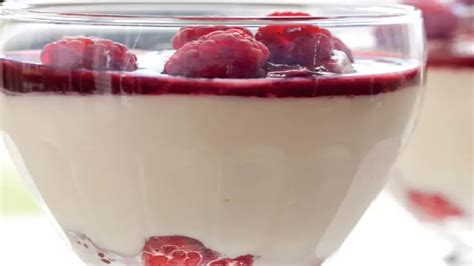 Verrines Gourmandes Au Yaourt Et Aux Framboises Un Dessert