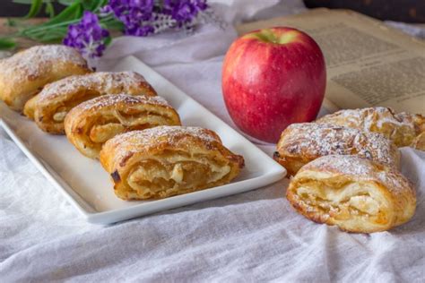 SACCOTTINI ALLE MELE E MARMELLATA CON PASTA SFOGLIA