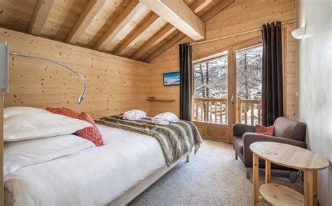 Ski Chalet in Val d'Isere, 5 bedrooms, Jacuzzi / Hot Tub, Sauna, Log fire, Wi-Fi | 27989 ...