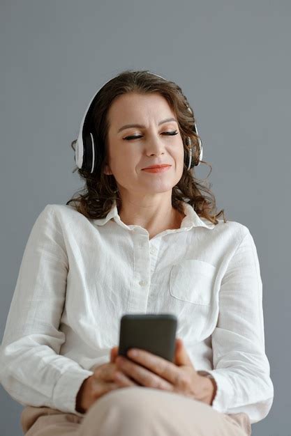 Premium Photo Woman Enjoying Good Music