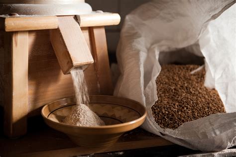 Grinding wheat into flour Poschmühle